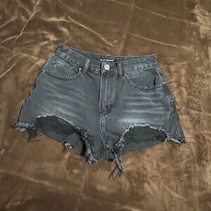 Woman’s size 7/28 Blue Savvy jean shorts